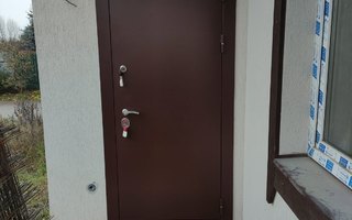 входная стальная дверь для загородного дома с антивандальным покрытием